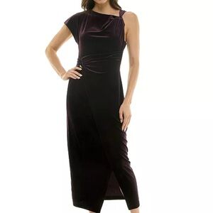 Taylor
Women's Asymmetrical Velvet Midi Dress plum